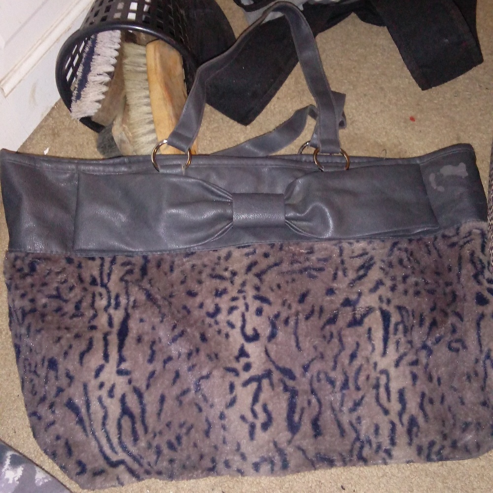 A tiger print fur front gray purse